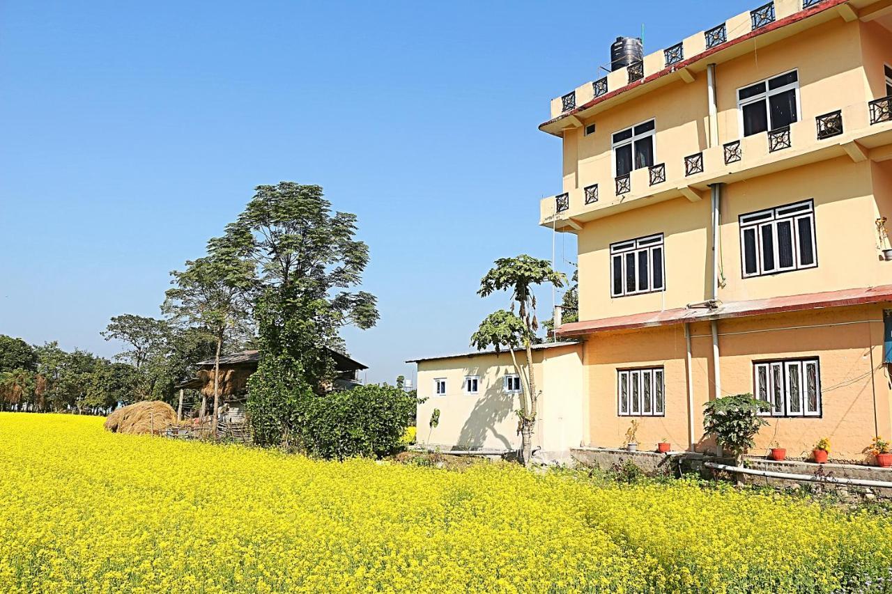 Tiger Corner Inn Homestay Sauraha Exterior photo